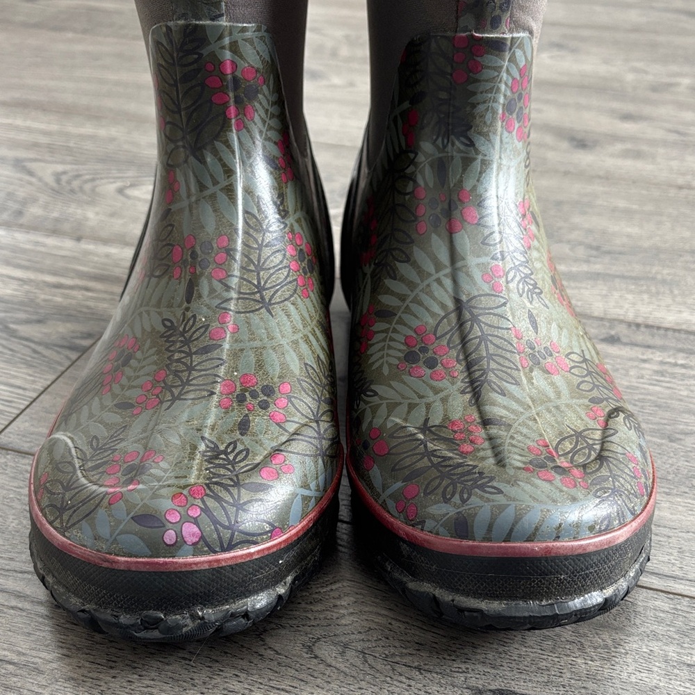 Bogs Women's Tall Floral Rain Boots - Gray with Pink Accents - Picture 3 of 10